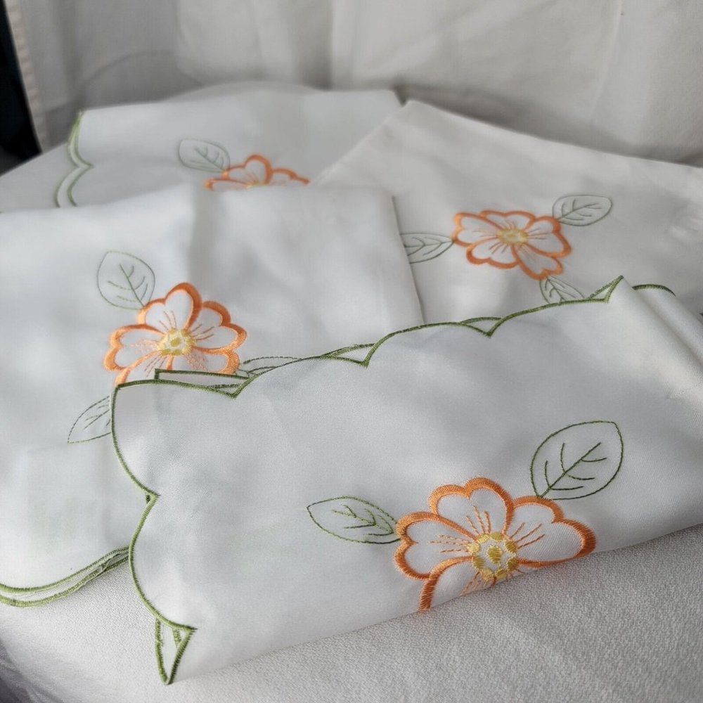 White  Yellow Orange Green Floral Flower Set of 4 Napkins Appx 19 x 19 In Kohls
